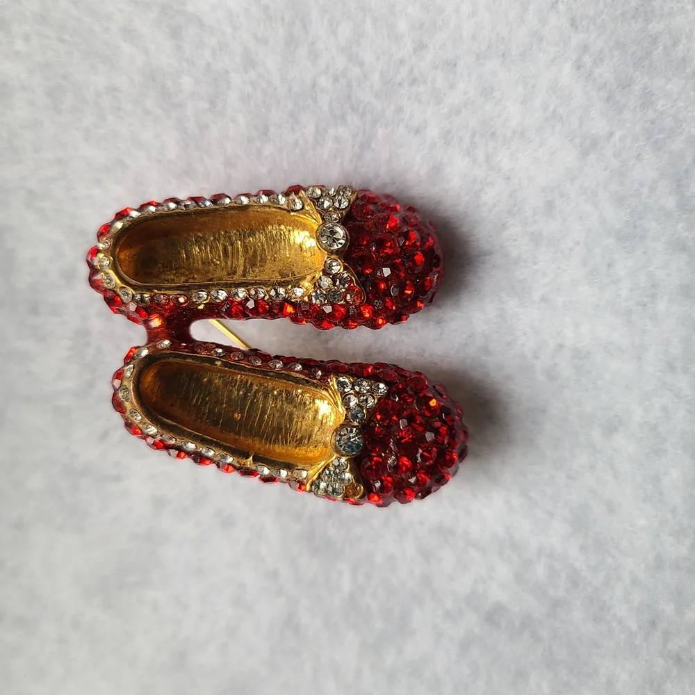 Sparkling Red Shoes with Bow Pin/Broach